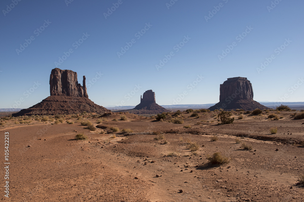 Desierto de rocas en el Monument Valley, Utah, USA Desierto de rocas en el Monument Valley, Utah, USA