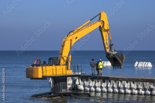 KOPARKA NA MORSKIM BRZEGU - NARADA photo