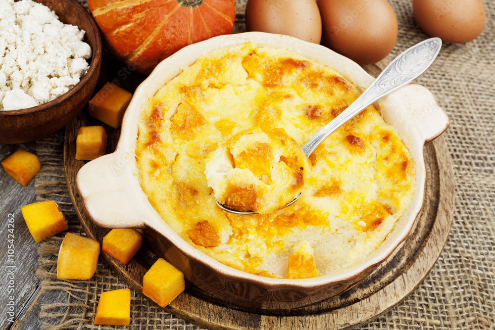 Casserole with cottage cheese and pumpkin