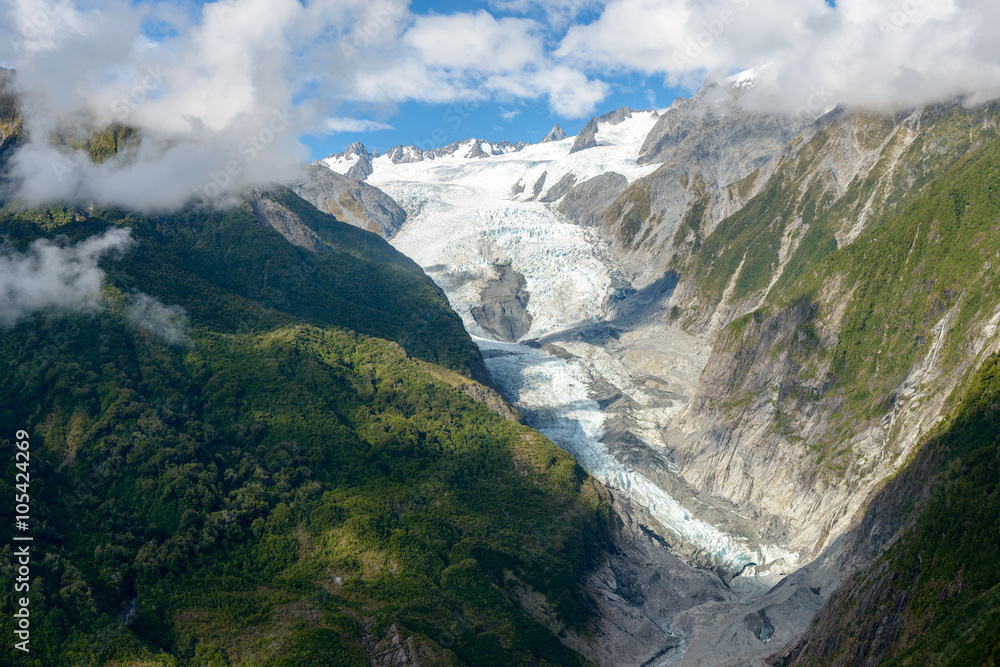 Φωτογραφία Aerial view of Fox Glacier on the west coast of New Zealand