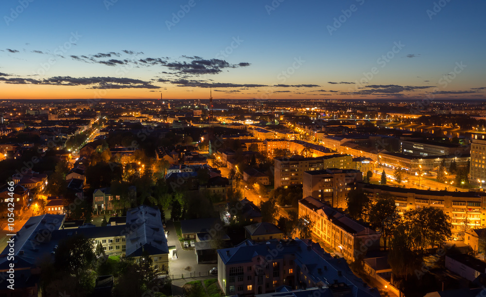 Obraz premium Piękna nocna panorama miasta Twer