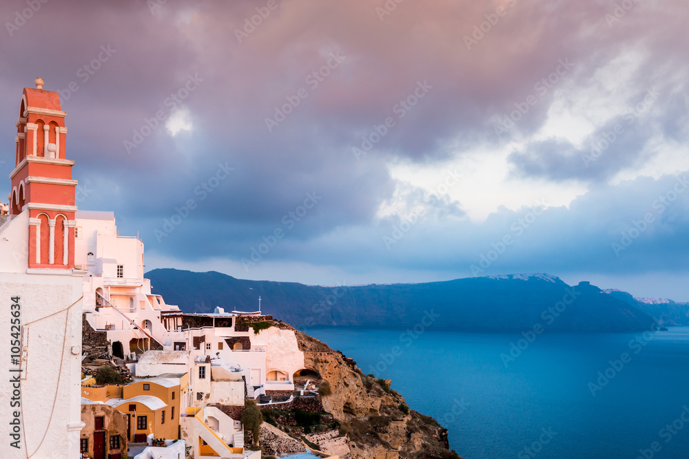 Fototapeta premium Oia à Santorin, Les Cyclades en Grèce