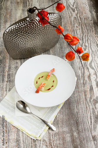 Green Pea and Prawn Soup 