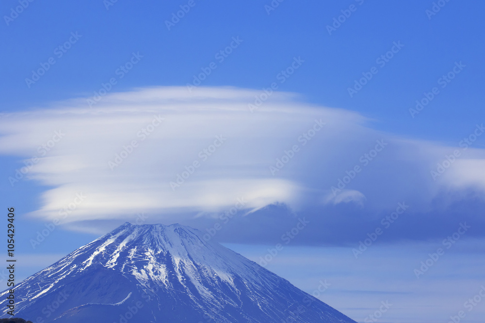 富士山にかかる傘雲　 cloud which hangs in rare Mount Fuji