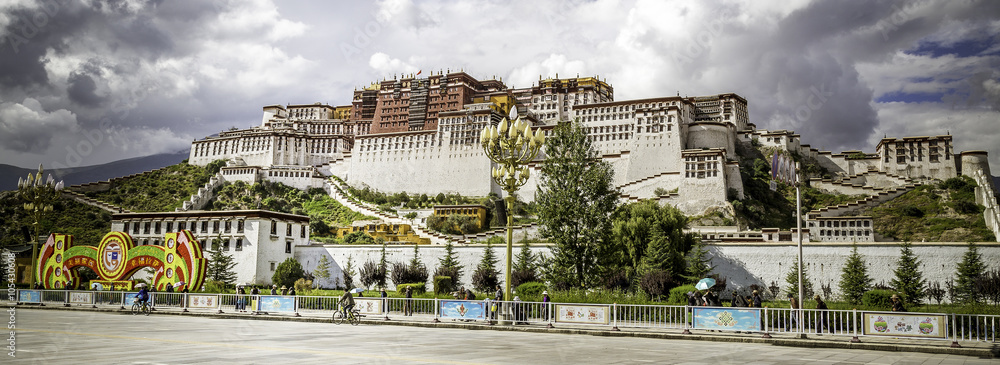 Naklejka premium Potala in Lhasa Tibet
