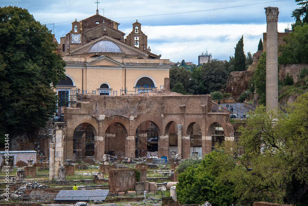 Fototapeta premium cityscape view and ruins in Rome, Italy