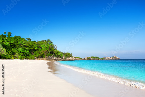 Fototapeta Naklejka Na Ścianę i Meble -  Tropical white sand beach with palm trees