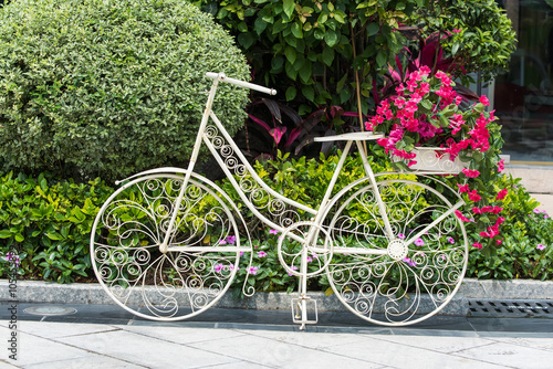 bicycle in flower garden © xiaoliangge