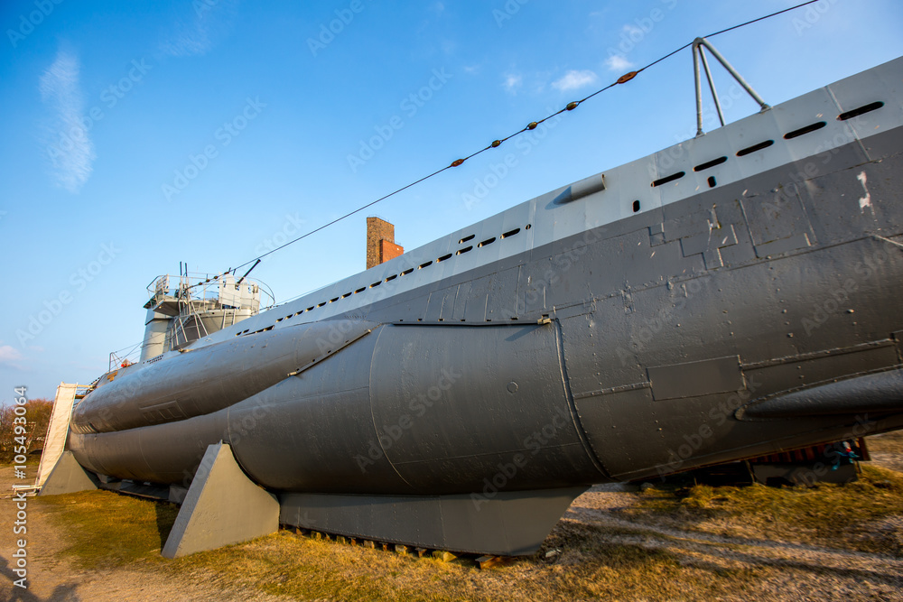Obraz premium U-Boot Denkmal am Strand von Laboe