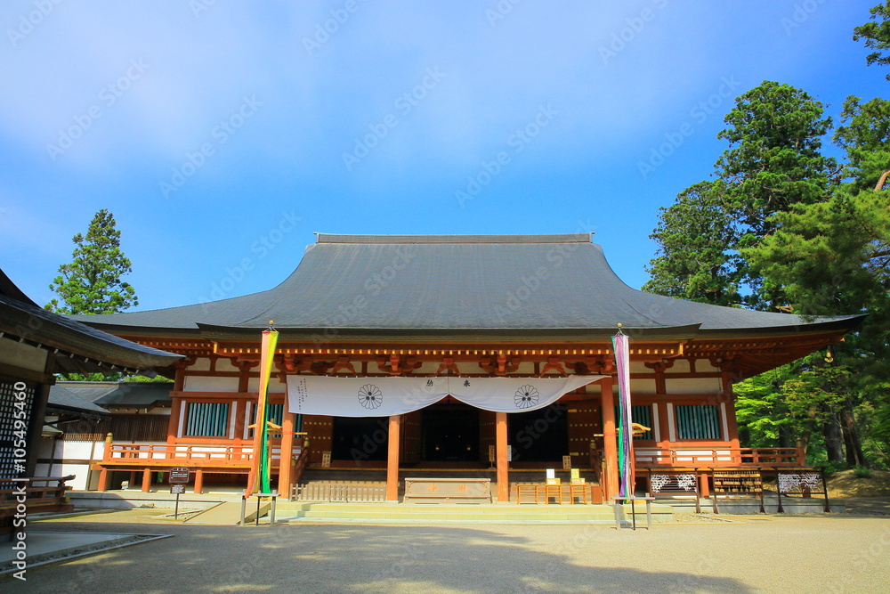 世界遺産　平泉　紅葉の毛越寺