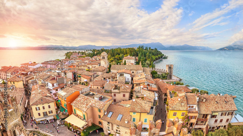 Obraz na płótnie Panoramic aerial view on historical town Sirmione on peninsula in Garda lake, Lombardy, Italy w salonie