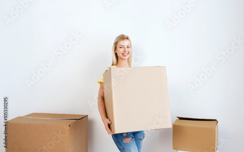 smiling young woman with cardboard box at home © Syda Productions