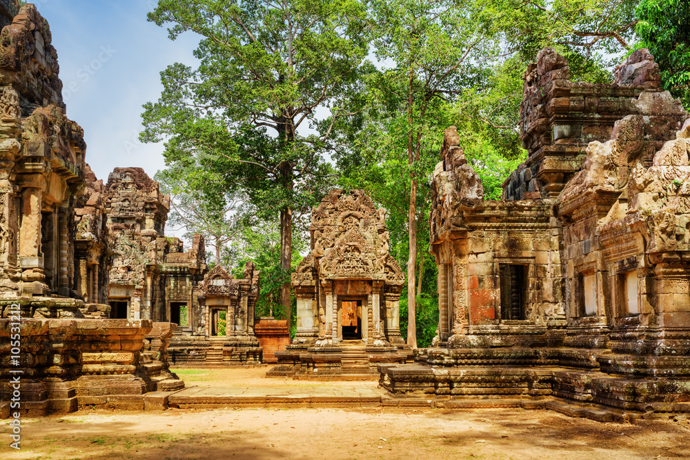 Naklejka premium Ancient buildings of Thommanon temple in Angkor, Cambodia