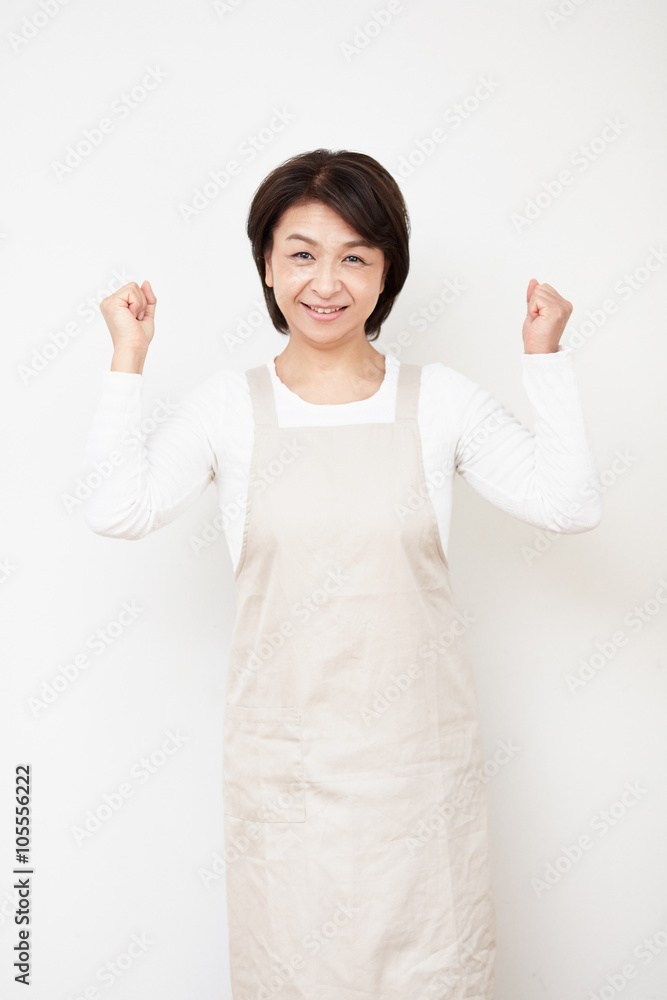 エプロン姿の主婦 エプロン姿の主婦