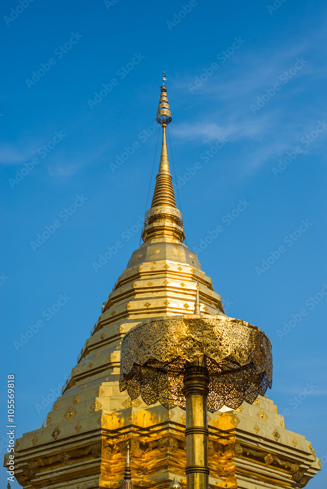 Naklejka premium Golden pagoda wat Phra That Doi Suthep chiangmai Thailand