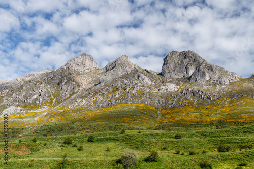 Paisaje del Macizo Las Tres Marías. Casares de Arbas. Montaña Central Leonesa, España. photo