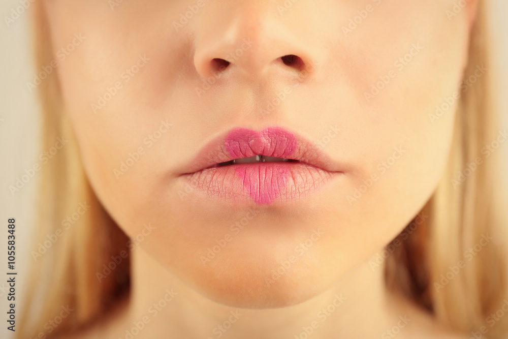 Fototapeta premium Sexy lips with lilac heart shape paint, closeup