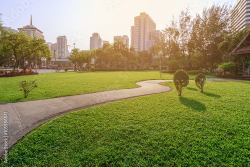 Canvas Print Beautiful urban park in sunny day of Bangkok city, Thailand.