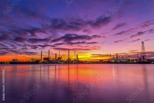 Oil refinery © nattanan726
