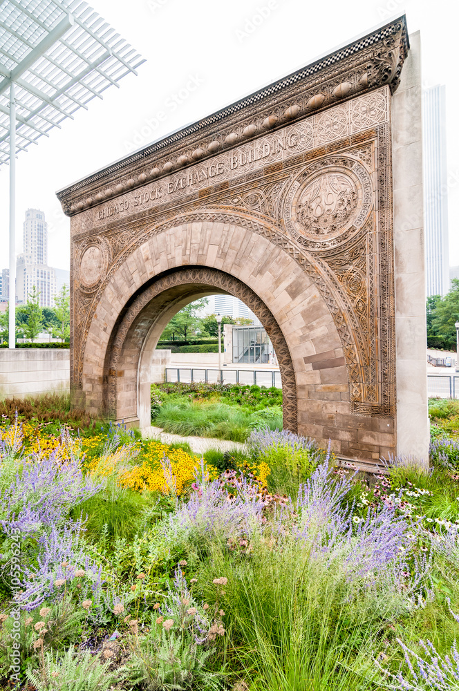 Fototapeta premium View of the Chicago Stock Exchange Arch outside the Art Institute of Chicago, Illinois, USA