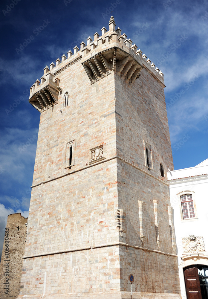 Torre del Homenaje o Torre de las tres Coronas, castillo de Estremoz, Alentejo, Portugal.