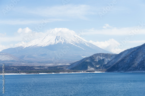 Lake motosu and fujisan