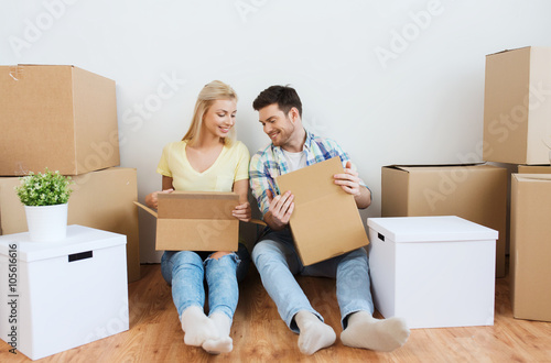 smiling couple with many boxes moving to new home © Syda Productions