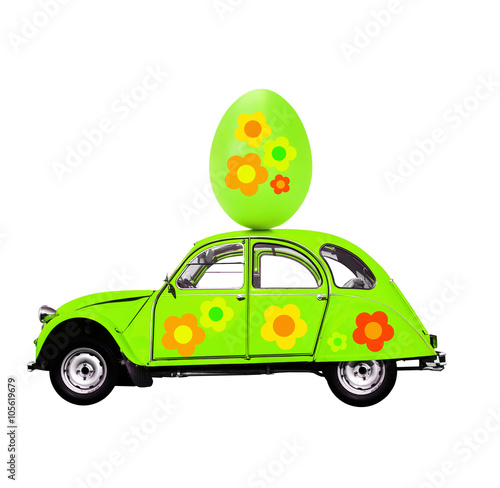 Grünes Auto mit Osterei