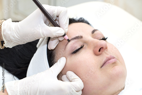 Mikrobleyding eyebrows workflow in a beauty salon