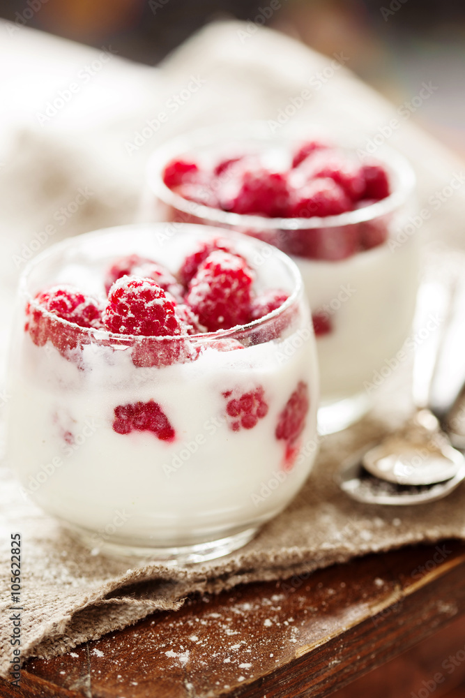 Raspberry and vanilla yogurt dessert Raspberry and vanilla yogurt dessert
