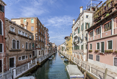 Cityscape of the beautiful city of Venice, Italy © Tommaso Lizzul