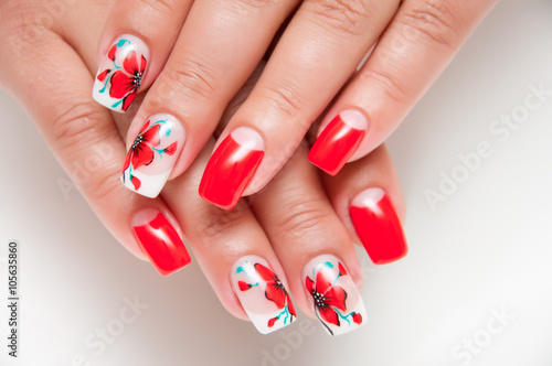 red manicure with painted poppies