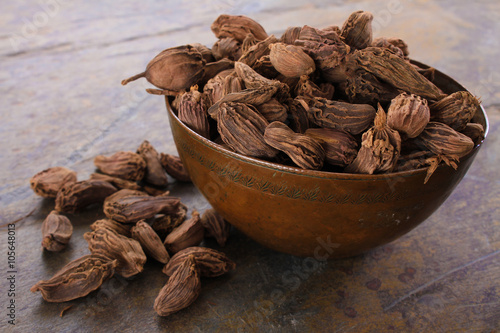 whole black cardamom photo