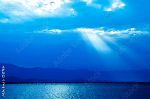 Fotografie beatiful  nature blue picture background mountain lake with god light sky