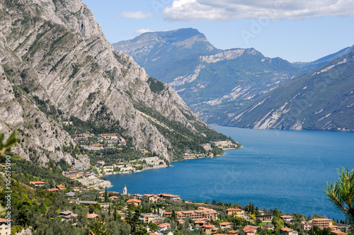 Limone Sul Garda, im Hintergrund der Monte Stivo mit 2059 m NN