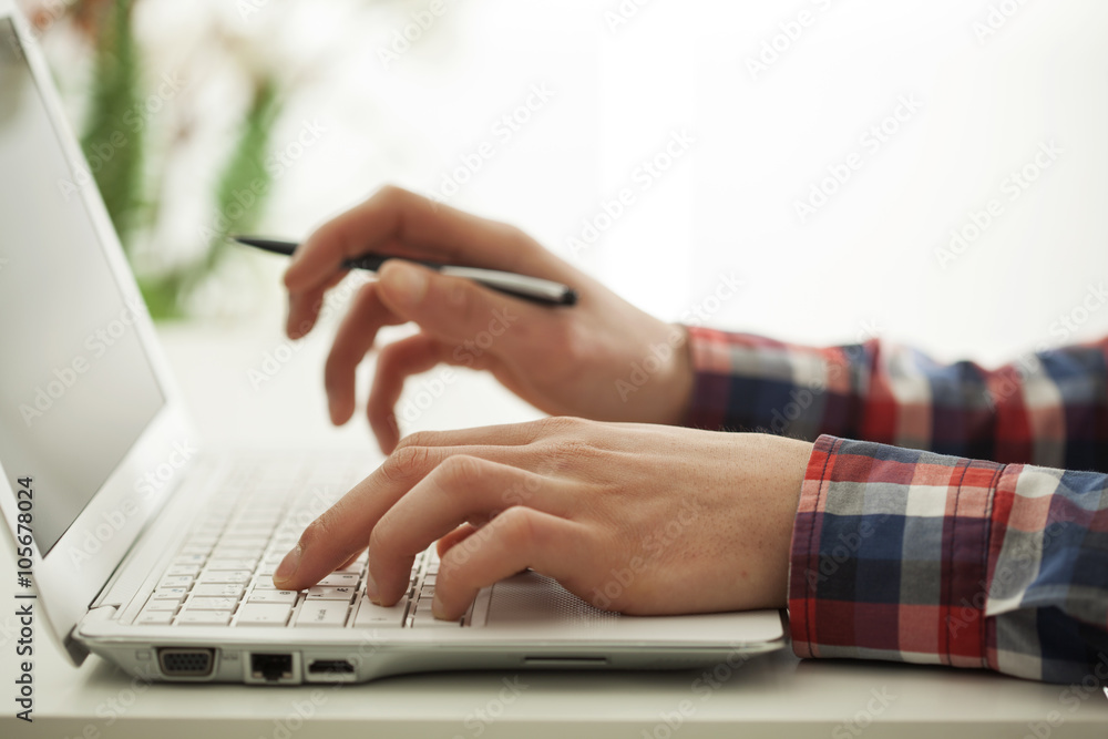 Fototapeta premium Hands on keyboard