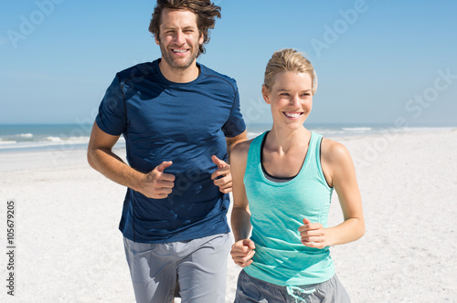 Fototapeta Naklejka Na Ścianę i Meble -  Couple jogging on beach