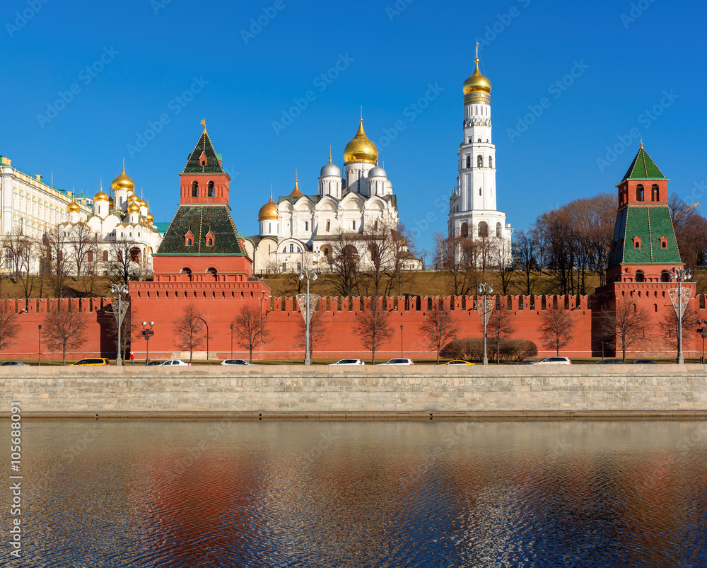Fototapeta premium Cathedral over the Kremlin wall in Moscow Kremlin, Russia