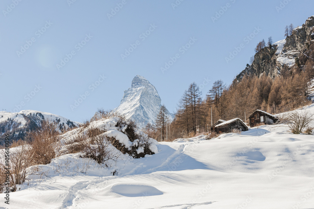 Zermatt, Dorf, Bergdorf, Wanderweg, Winterwanderung, Wintersport, Winterferien, Alpen, Schweizer Berge, Furi, Zmutt, Holzhäuser, Winter, Wallis, Schweiz