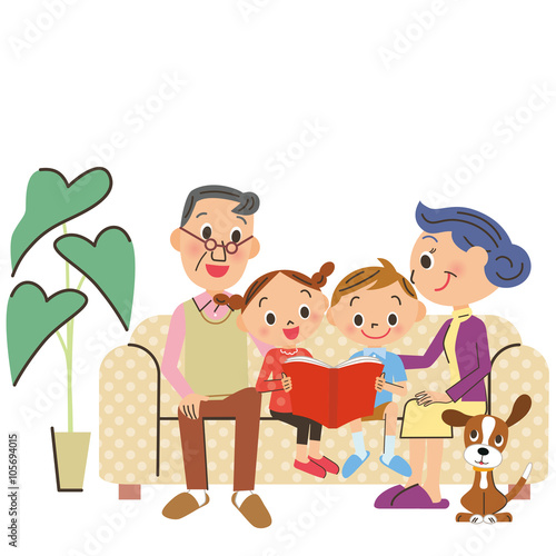 孫とソファーで読書