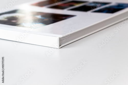 Obraz na płótnie Fotobuch mit Hardcover-Bindung w salonie
