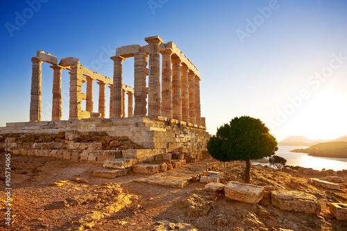 Obraz na płótnie Greece. Cape Sounion - Ruins of an ancient Greek temple of Poseidon before sunset w salonie