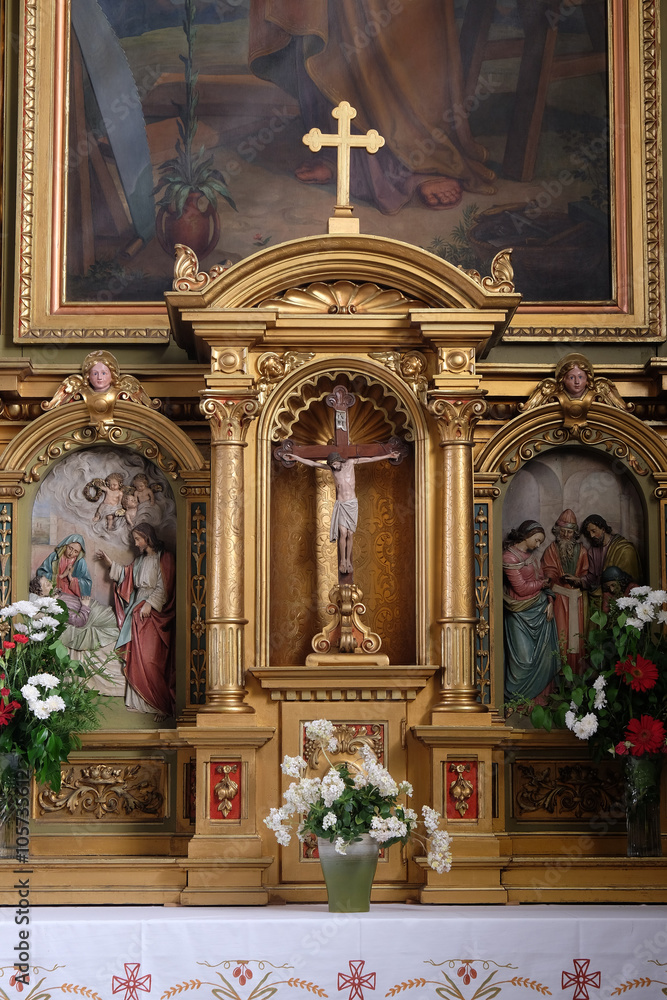 Altar in the Basilica of the Sacred Heart of Jesus in Zagreb, Croatia Altar in the Basilica of the Sacred Heart of Jesus in Zagreb, Croatia