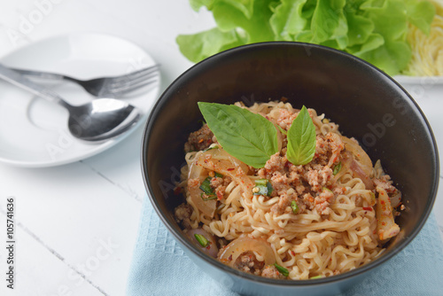 Instant noodle with spicy minced pork salad, minced pork mash wi