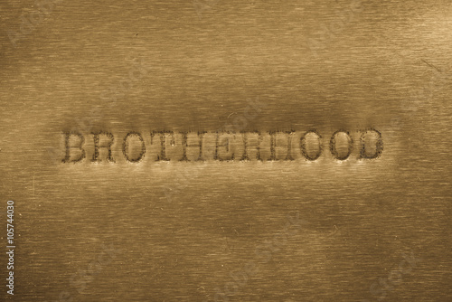 Fotografia word brotherhood printed on metallic background