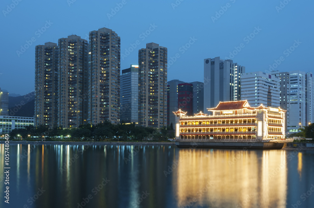 Obraz premium Waterfront buildings in Hong Kong