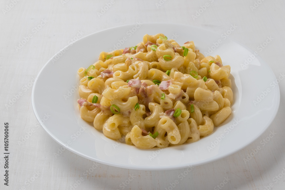 macaroni and cheese on white plate macaroni and cheese on white plate