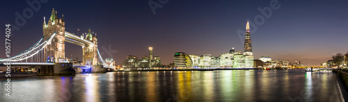 Obrazy do salonu Panorama od Tower Bridge do Shard w Londynie