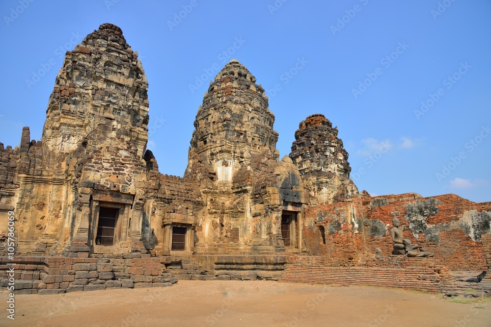 Phra Prang Sam Yod, the religious buildings/Phra Prang Sam Yod, the religious buildings constructed by the ancient Khmer art, Lopburi, Thailand.
