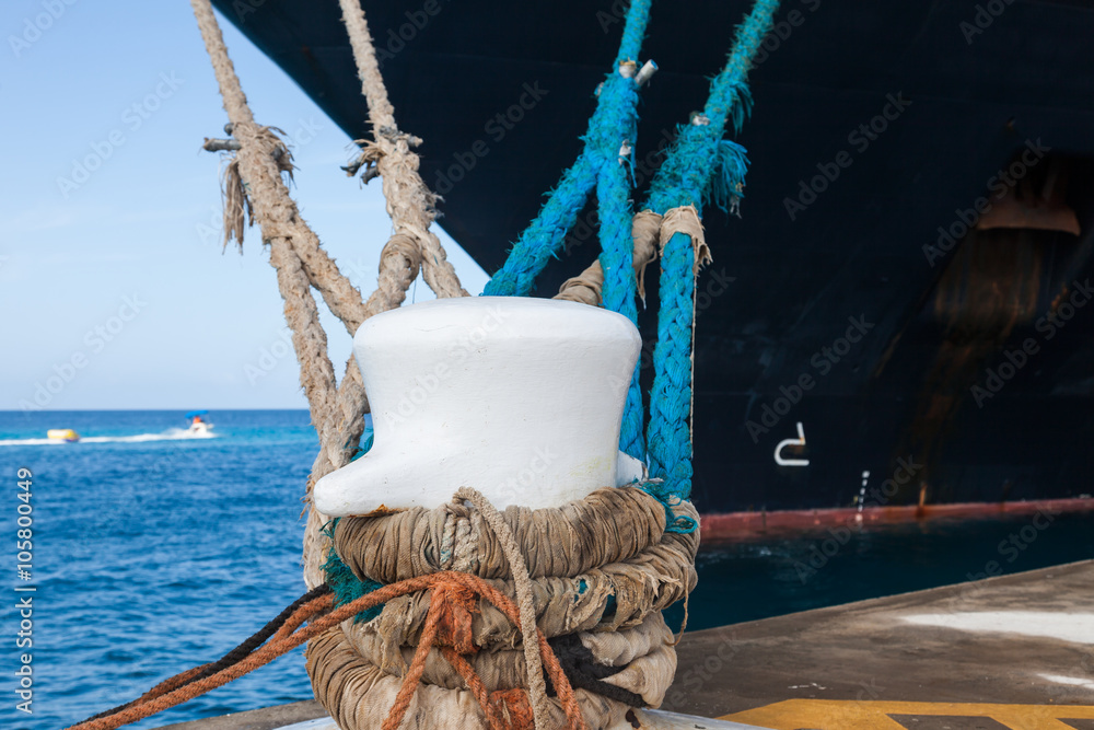 Fototapeta premium Large ship moored at a bollard